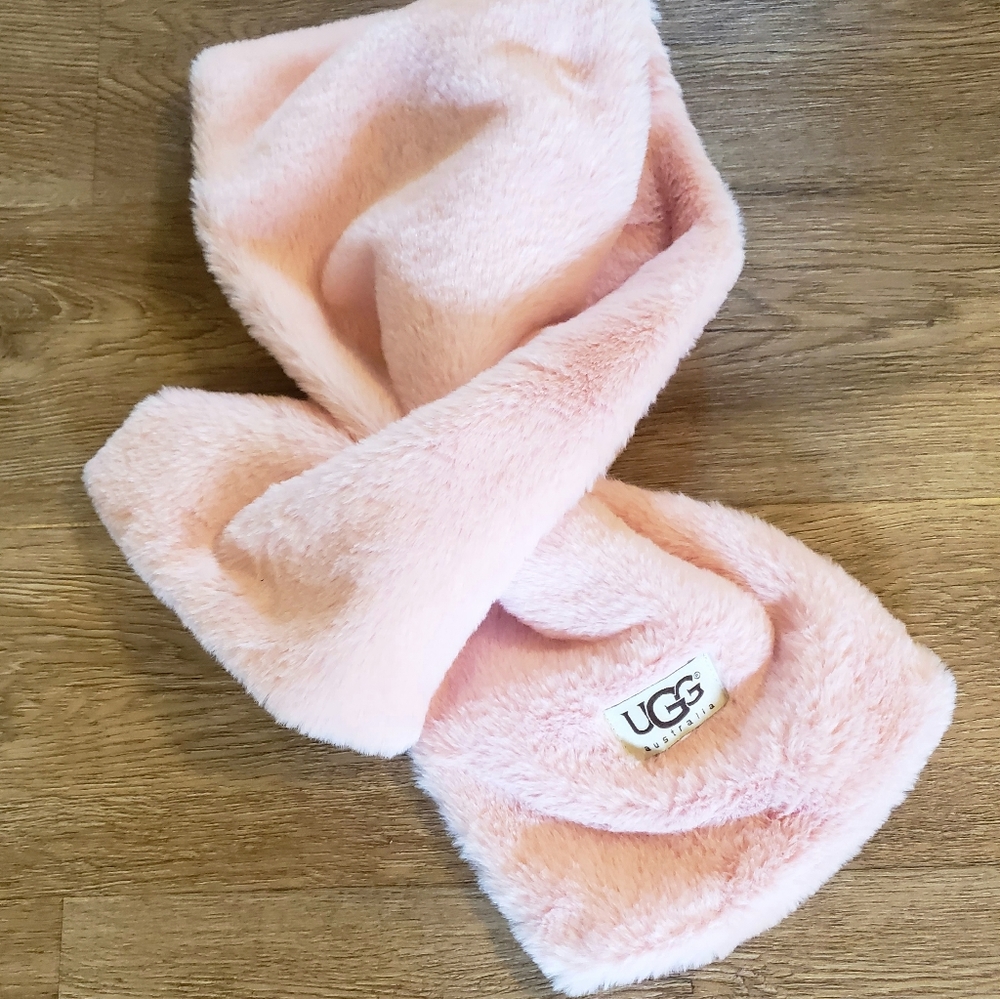 NEW pink UGG shearling pull-thru scarf